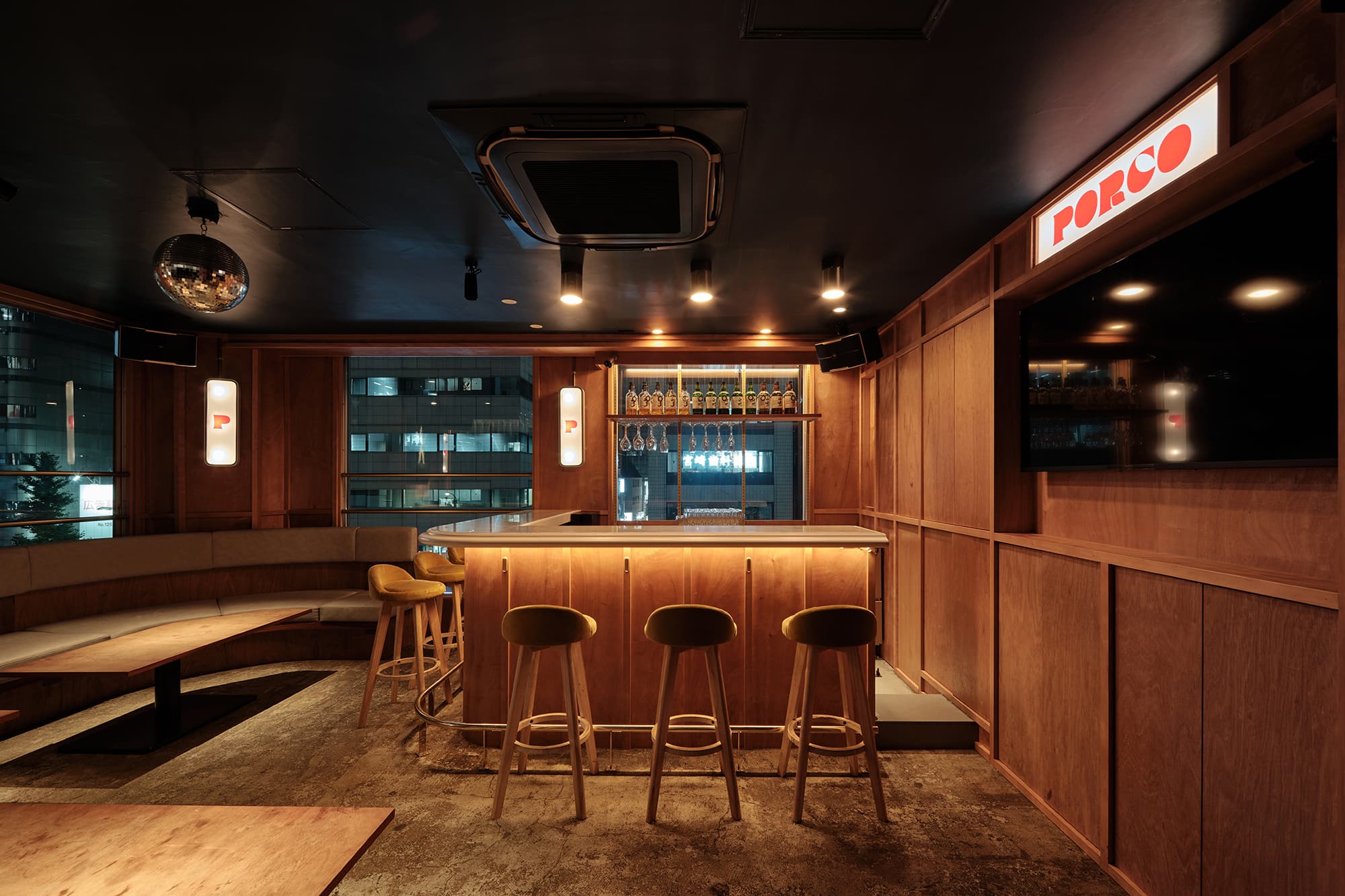 karaoke bar PORCO の店内
